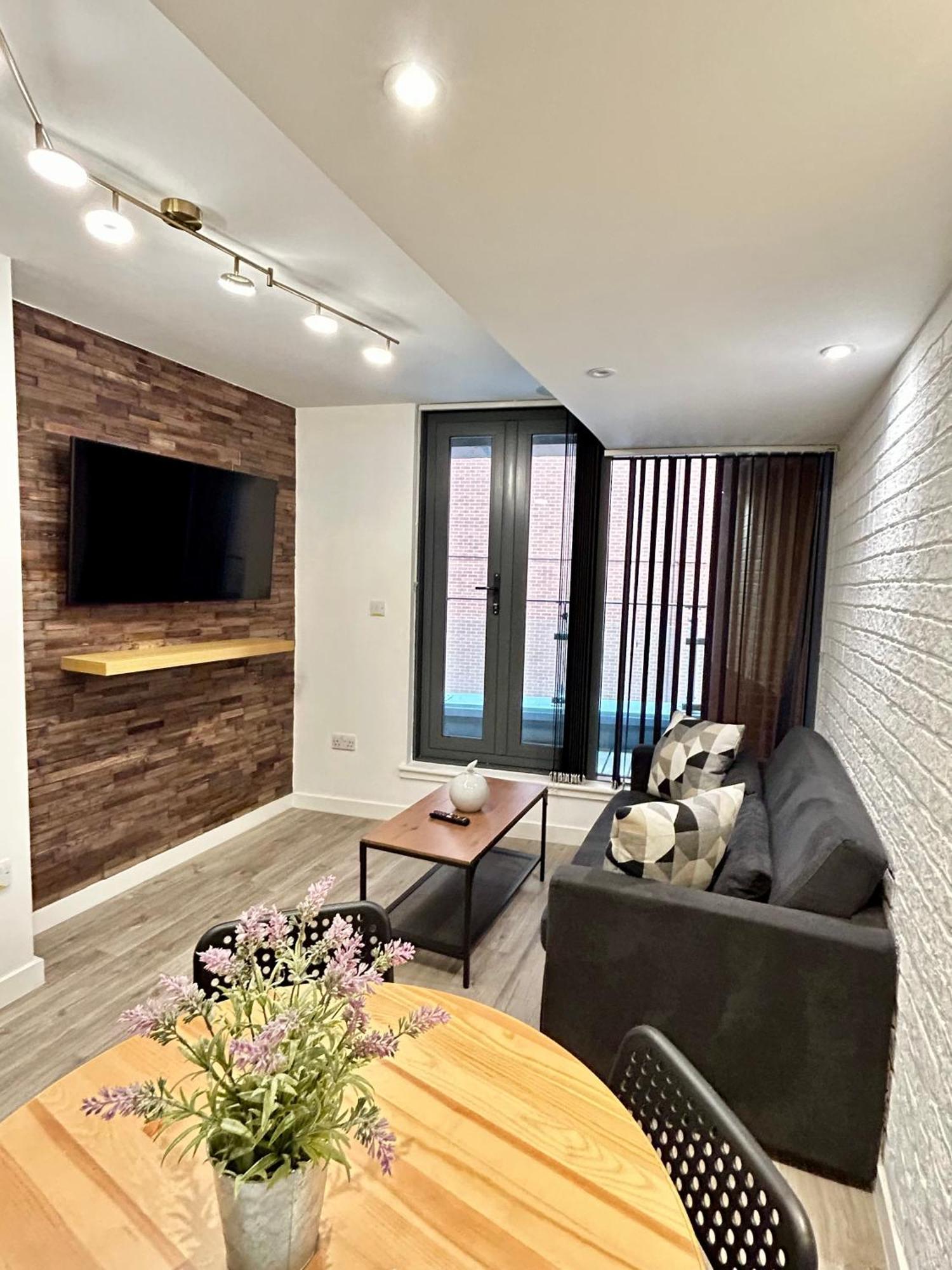 One Bed Apartment - City Centre Манчестер Екстер'єр фото