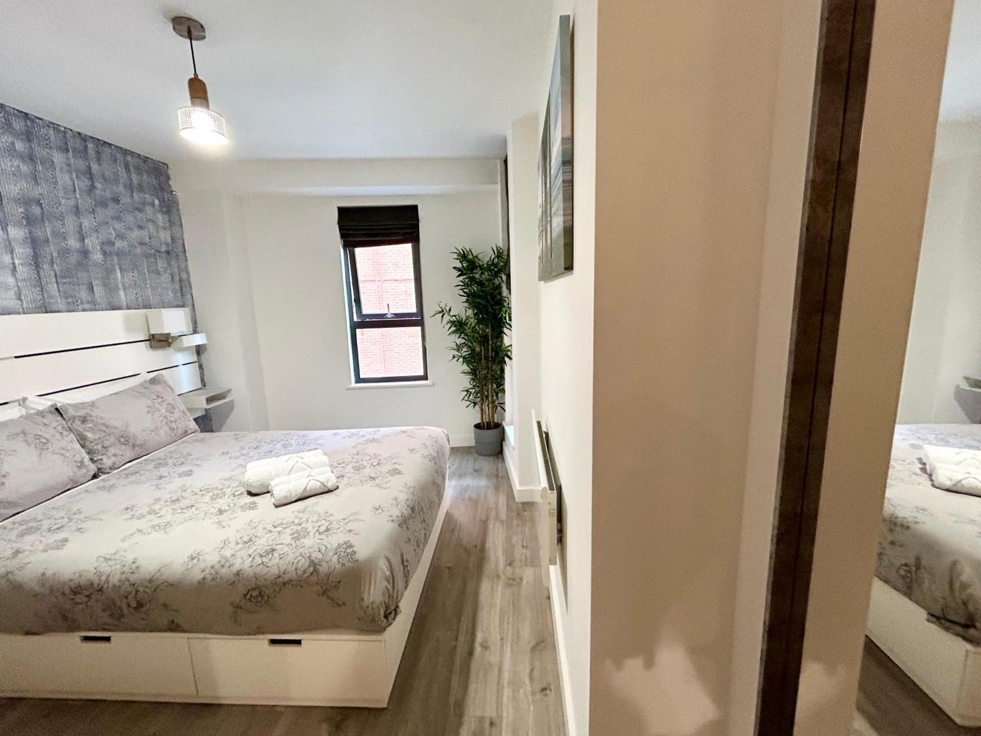 One Bed Apartment - City Centre Манчестер Екстер'єр фото