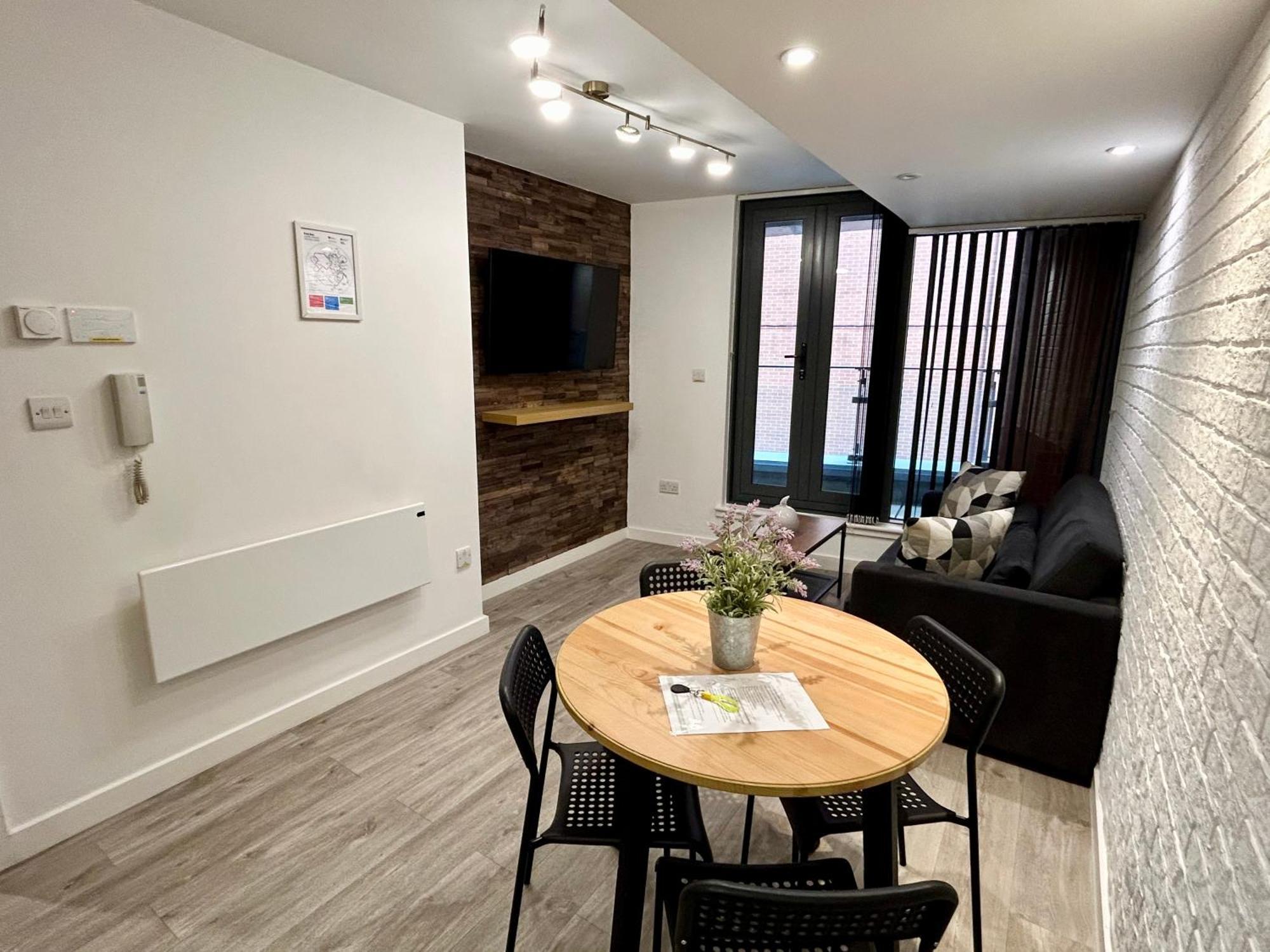 One Bed Apartment - City Centre Манчестер Екстер'єр фото